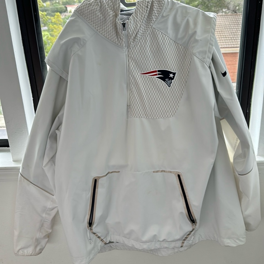 NFL Hooded New England Patriots Windbreaker